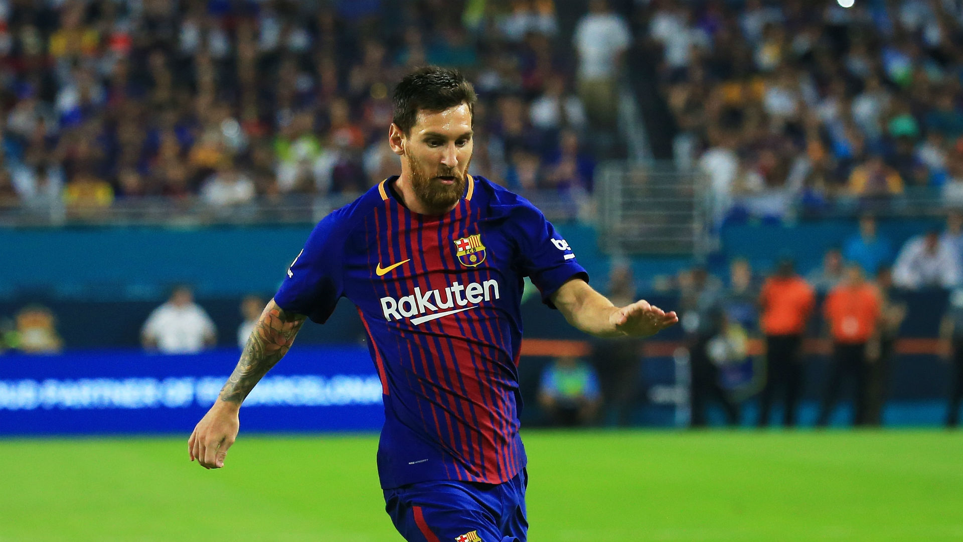 Opponent team fan spat in Lionel Messi 12/21/2015 34 Opponent team fan spat in Lionel Messi 12/21/2015 76